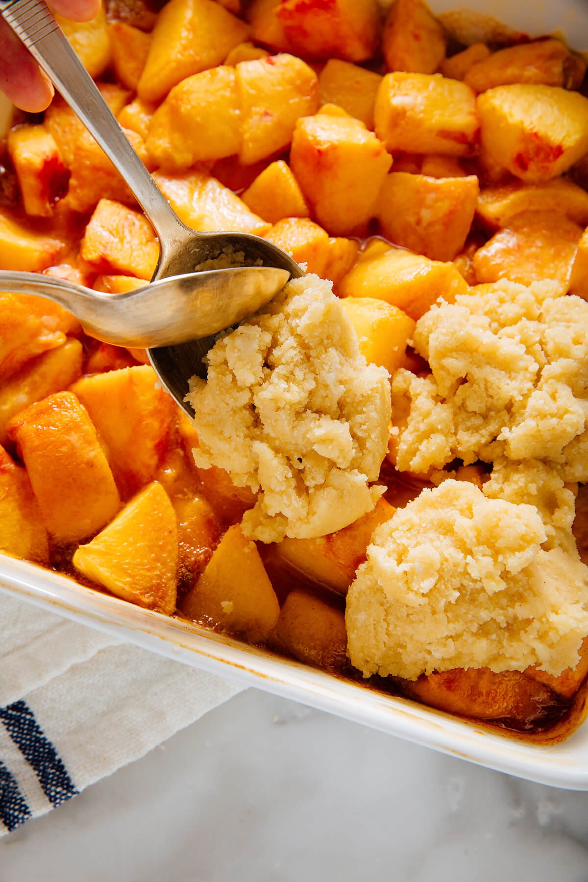 how to make peach cobbler